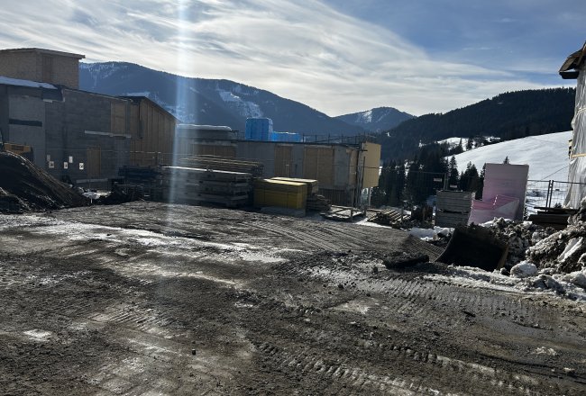 Großes Loch im Neubergerhof