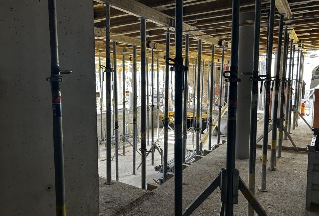 1. UG mit vielen Stehern