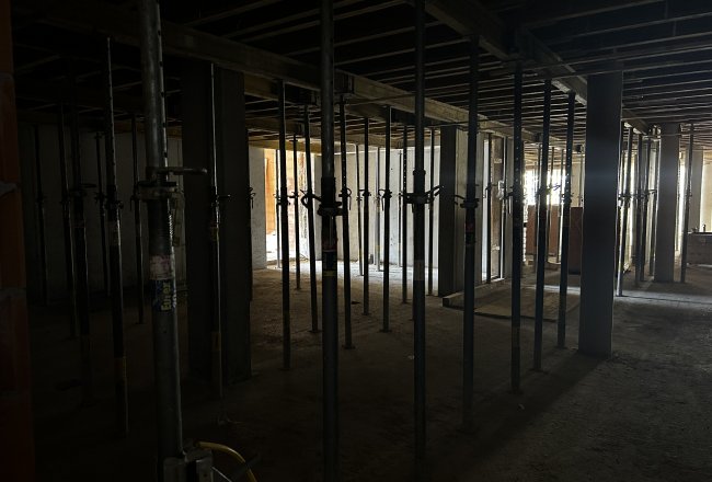 1. UG mit vielen Stehern