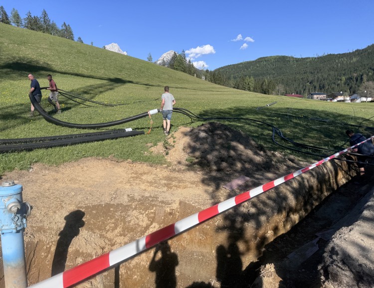 Stromkabel zum Neubergerhof wurden verlegt