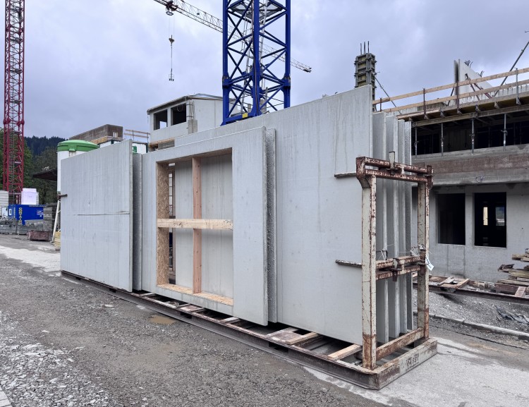 Fertigteilwände wurden geliefert