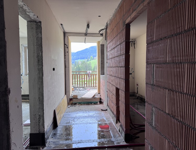 Aufgestellte Wände in der Sauna