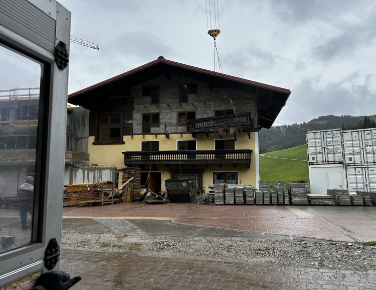 Fassade vom Stammhaus wurde abgerissen