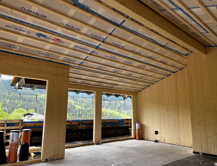 Neuer Dachstuhl im 3. OG