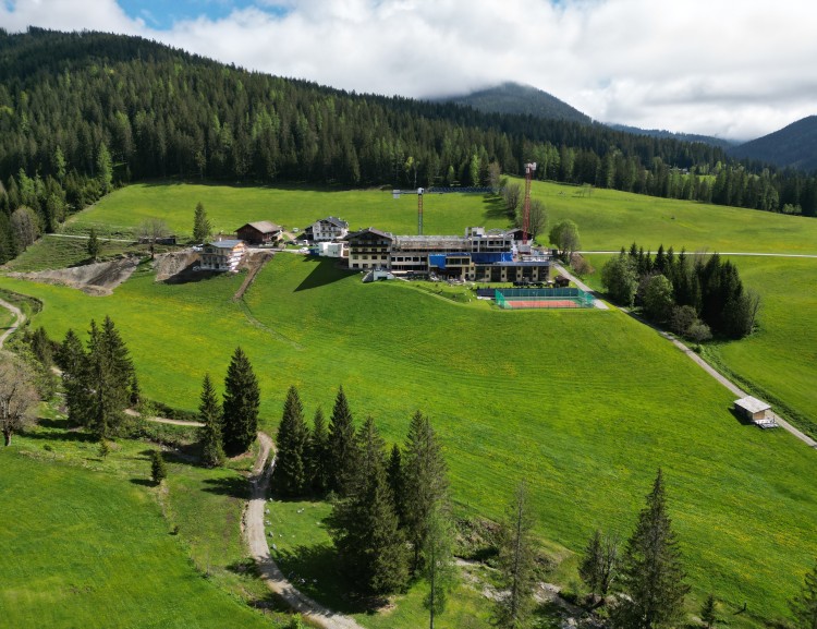 Der Neubergerhof im Sommer