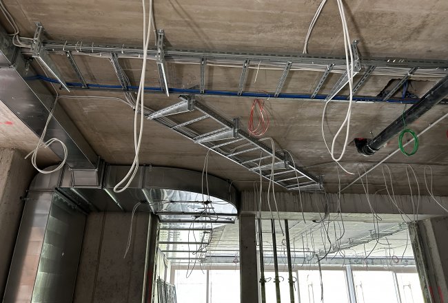 Kabelsalat im Restaurantbereich