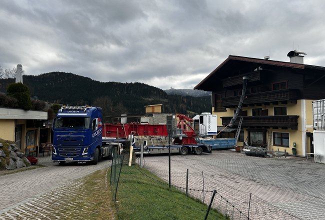 LKW's am Neubergerhof