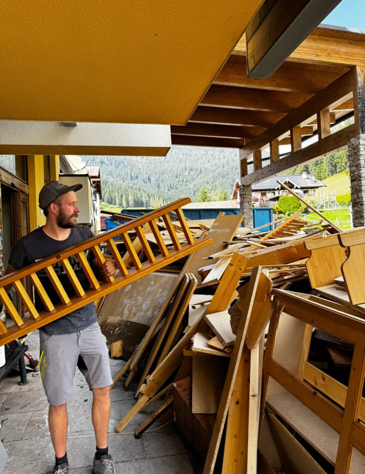 Anpacken. Ausräumen. Durchhalten.