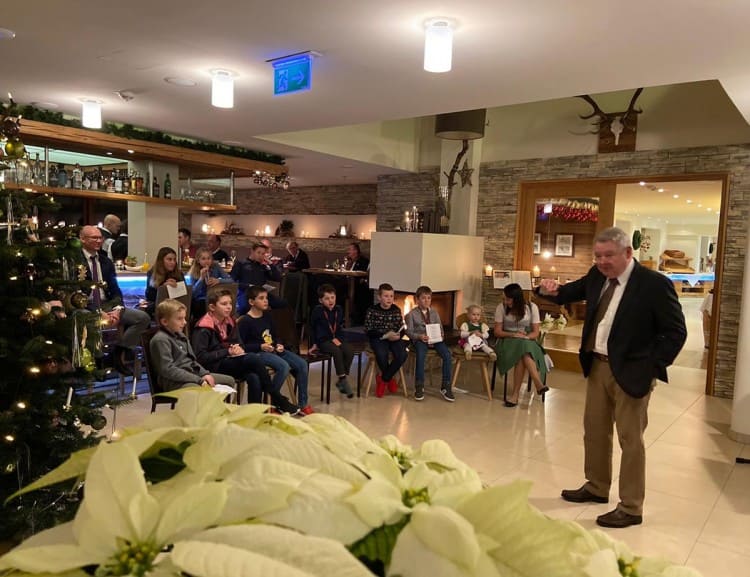 Claus erzählt seine Weihnachtsgeschichte.