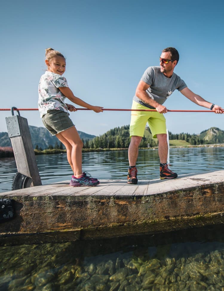  Rafting on the mountain lake © Wagrain-Kleinarl Tourismus