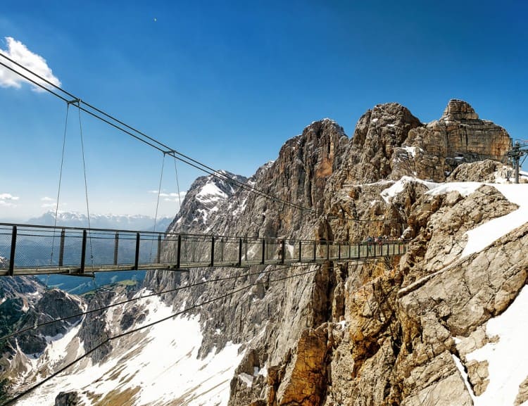 The suspension bridge on the Dachstein © Planai-Hochwurzen-Bahnen GmbH