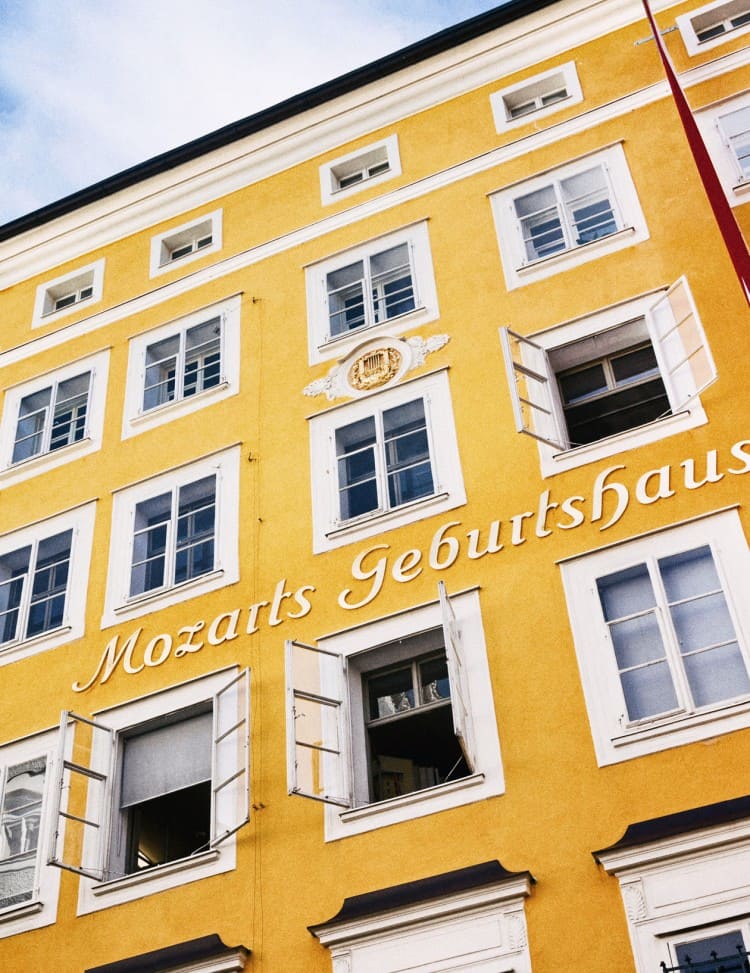 Mozarts birthplace in the Getreidegasse  © Tourismusverband Salzburger Altstadt