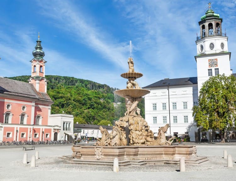  The Residenzplatz in Salzburg © Tourismusverband Salzburger Altstadt