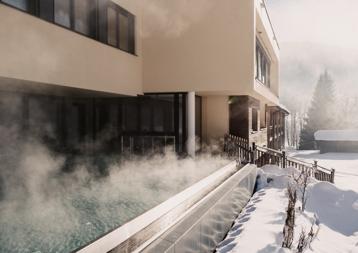 Infinity Pool im Freien &ndash; Warmes Wasser, grenzenloser Ausblick