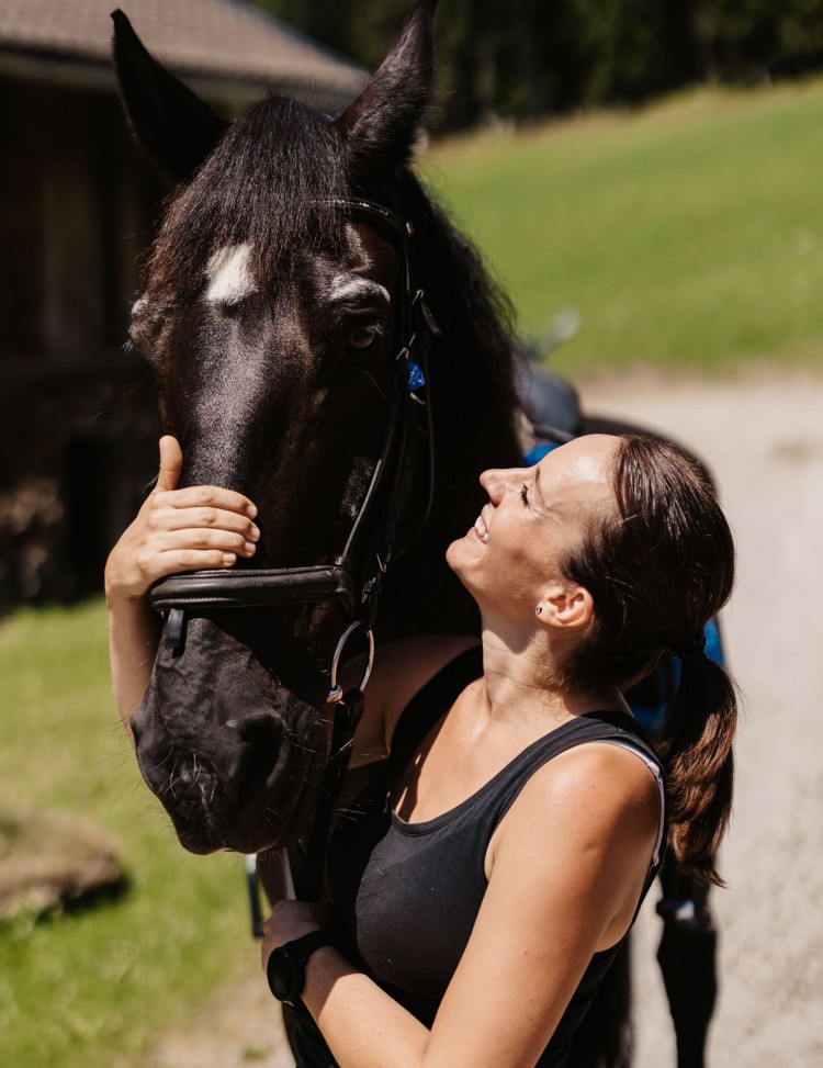 Geli mit unserem Leitpferd WASTL