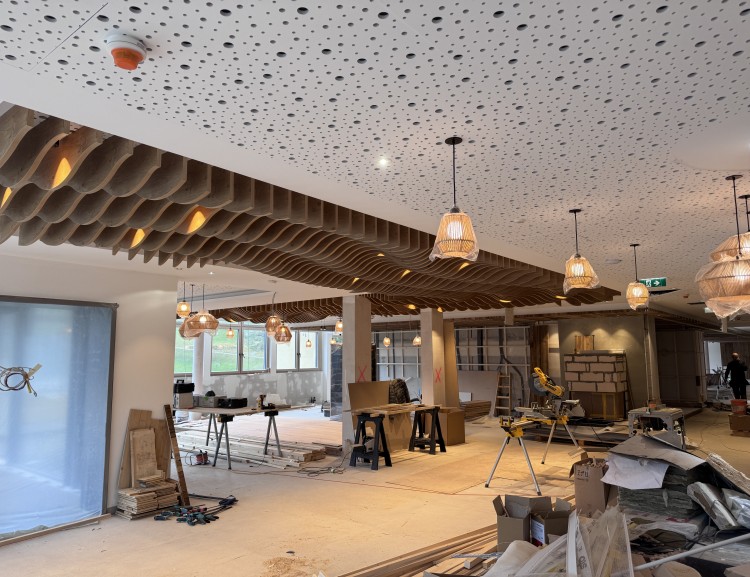 Blick von der Lobby zur Bar