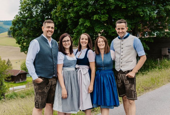 Ihre Gastgeber im 4* Hotel Neubergerhof