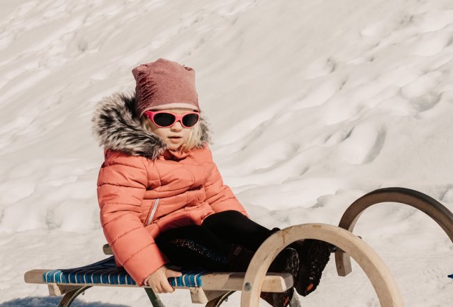 Schlittenfahren im Winterurlaub in Filzmoos