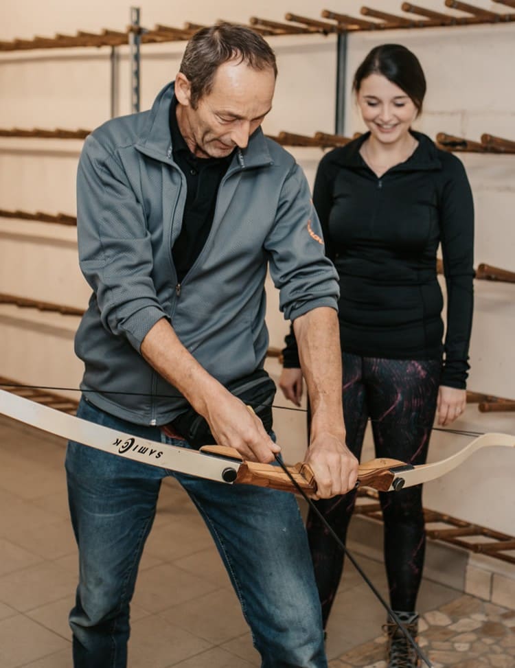 Sepp shows you the right technology. © Selina Flasch Photography