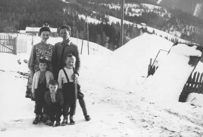 Oma Eva Reiter mit ihrer Familie