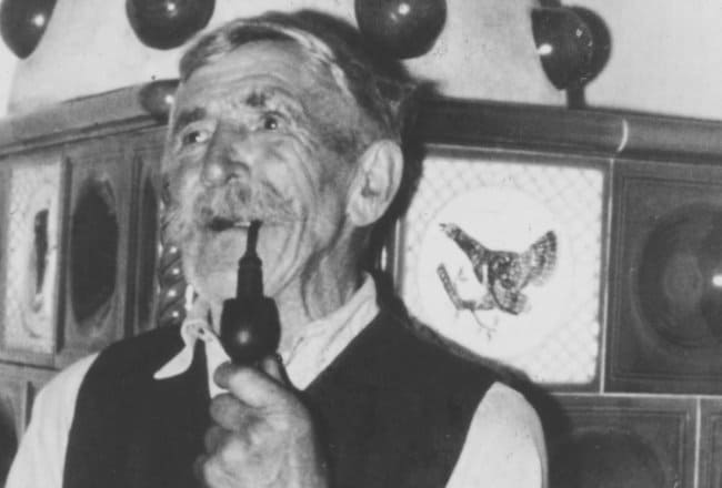 Rupert Reiter am Pfeife rauchen