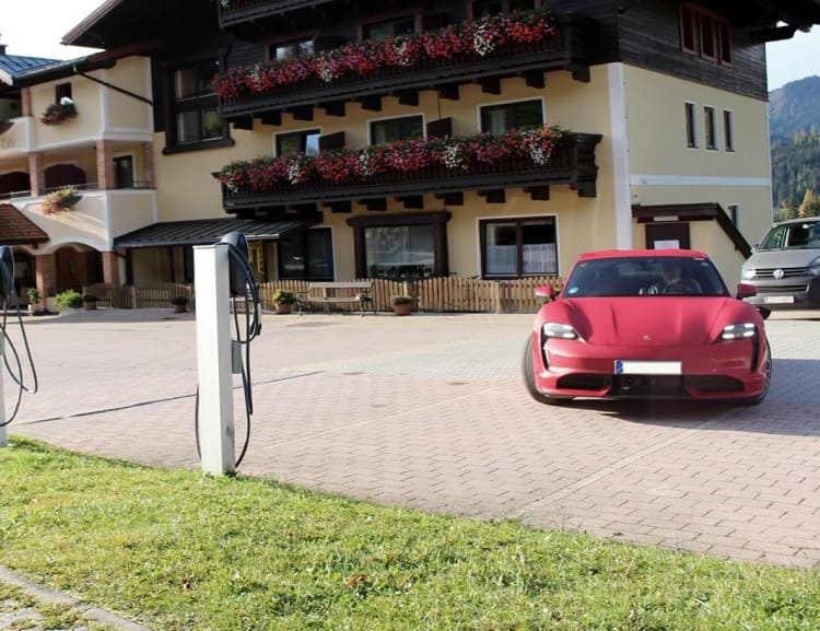 2 Parkplätze stehen zur Verfügung.