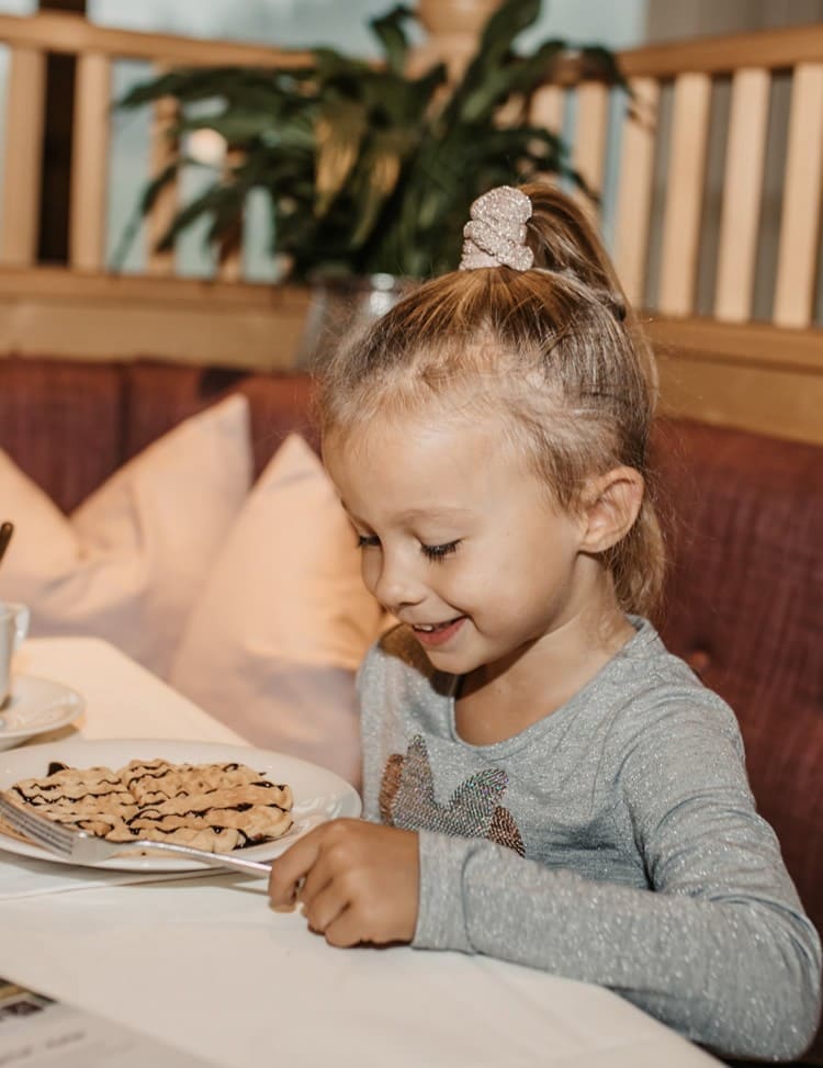 Gemeinsames Familienfrühstück © Selina Flasch Photography