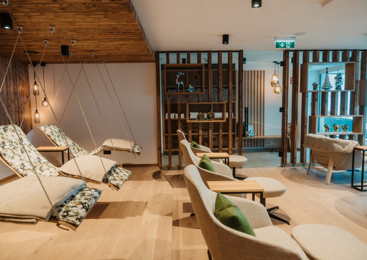 The relaxation room with swings