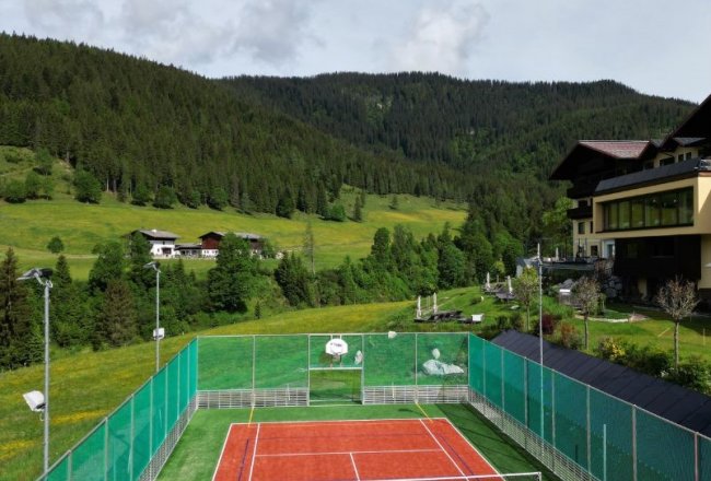 Der Sportplatz am Haus