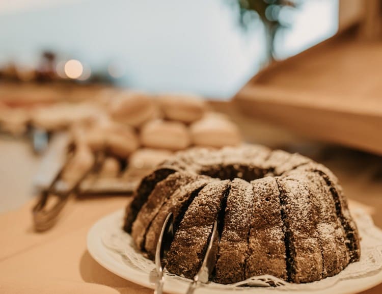  Sweet ring cake at the afternoon buffet © Selina Flasch Photography