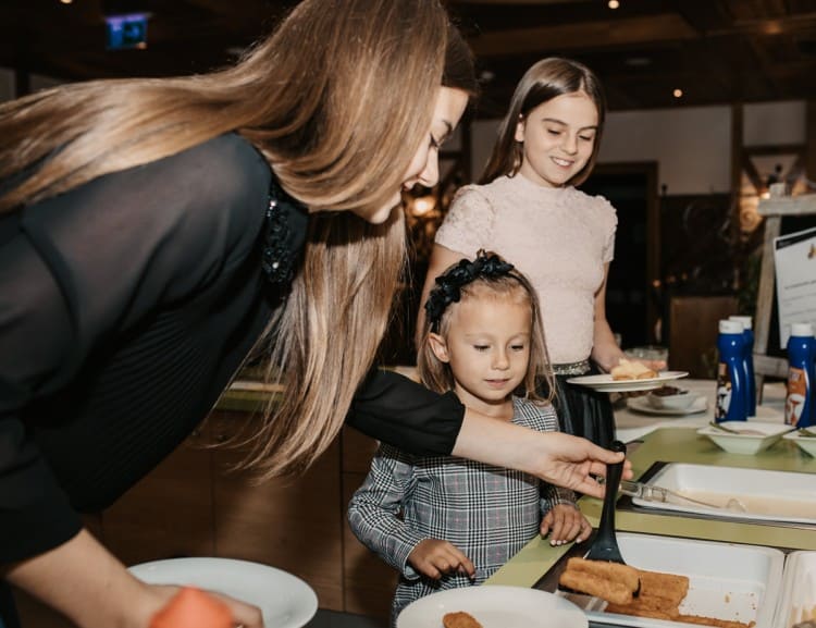  Children's buffet © Selina Flasch Photography