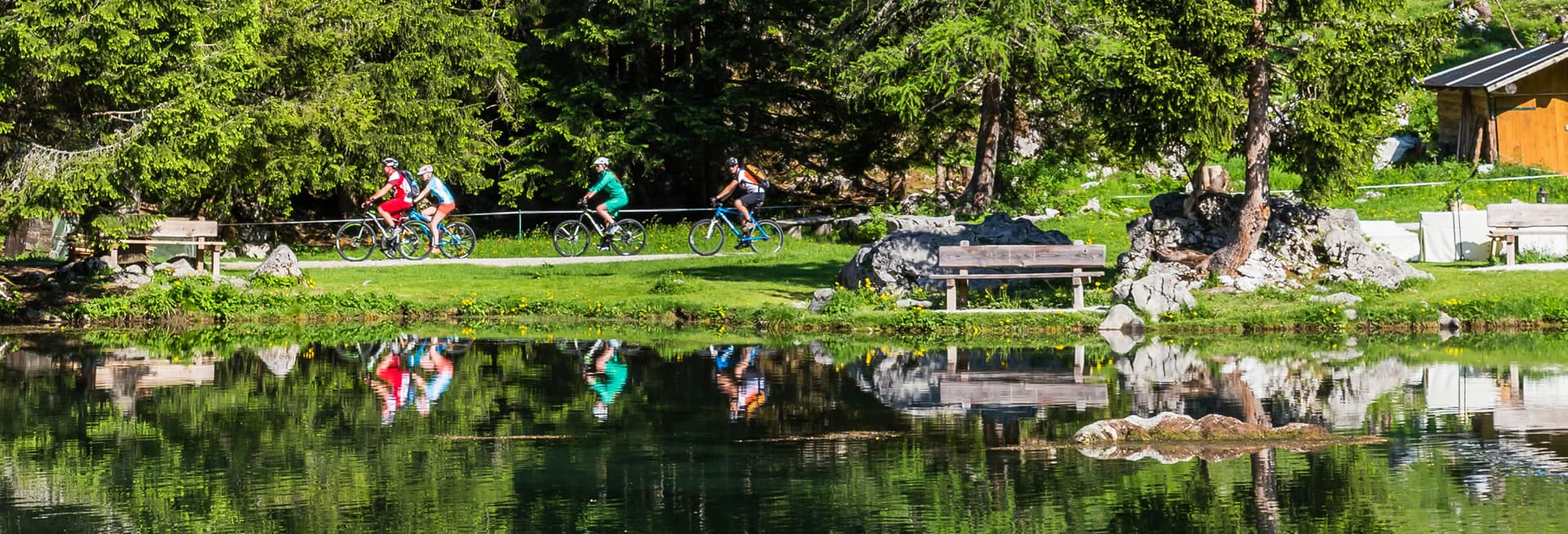 Der idyllisch gelegene Almsee in Filzmoos