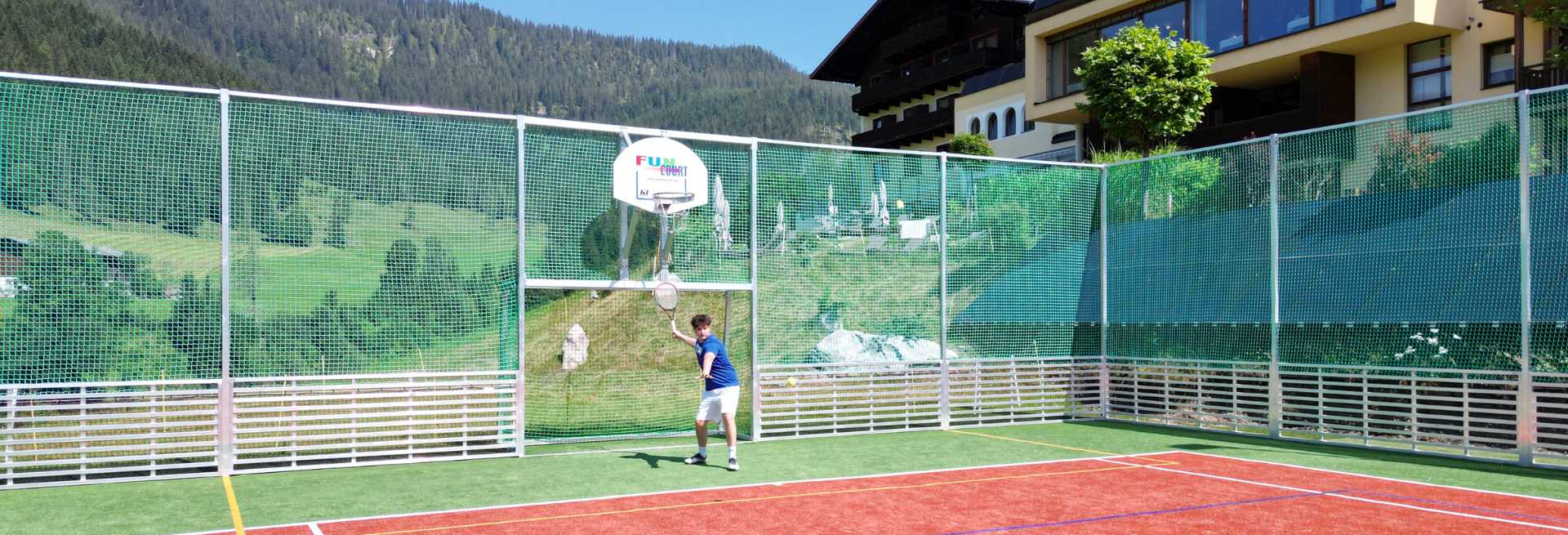 Sportplatz am Haus