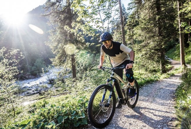 biking from the hotel in Filzmoos, Salzburger Land © iBike-Box