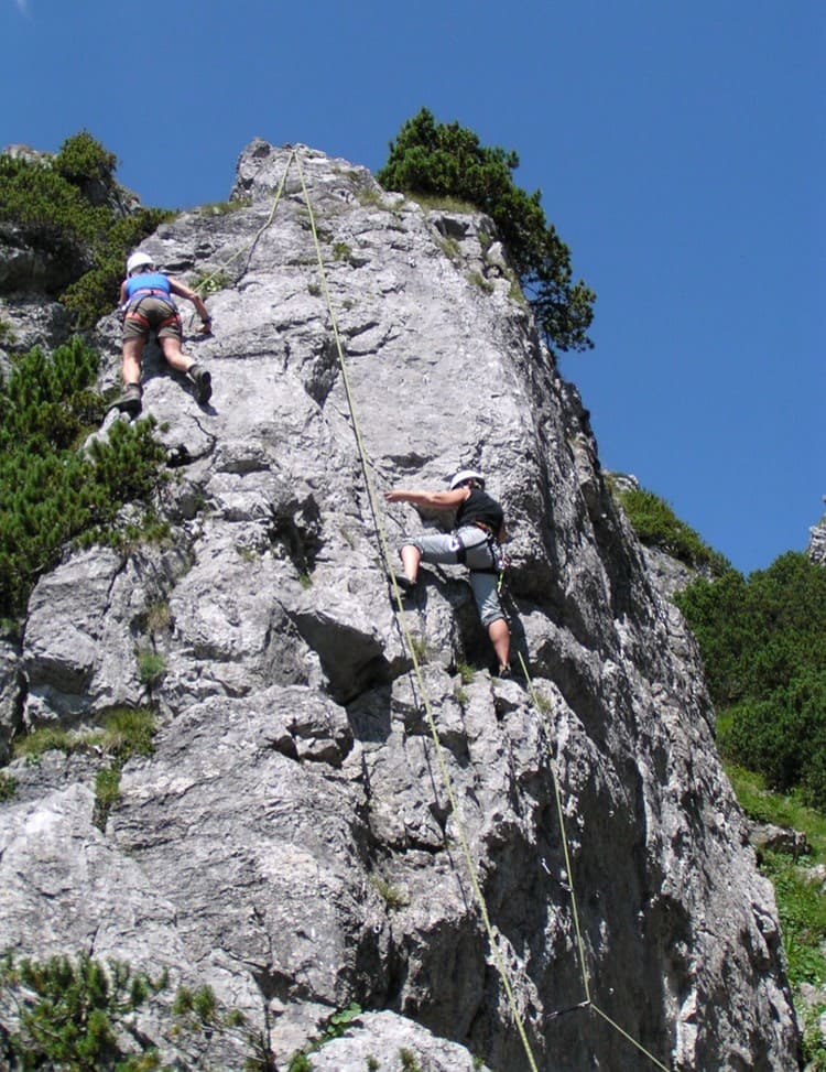 Klettern am Felsen in den Filzmooser Hofalmen  © Tourismusinformation Filzmoos