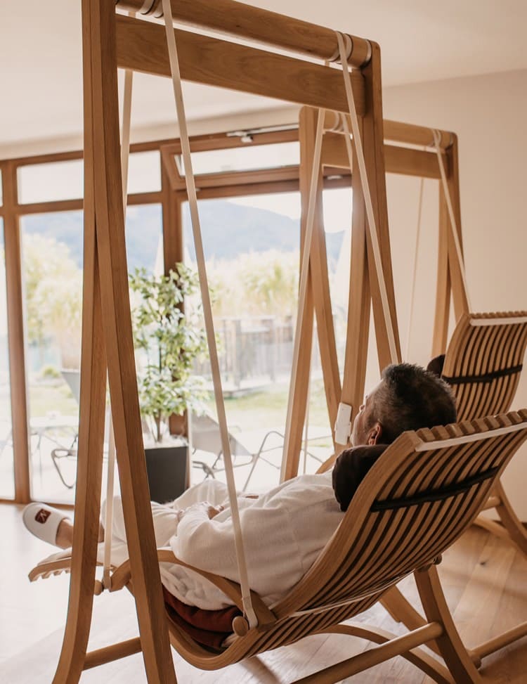  The floating loungers in the relaxation room could be such a place. © Selina Flasch Photography