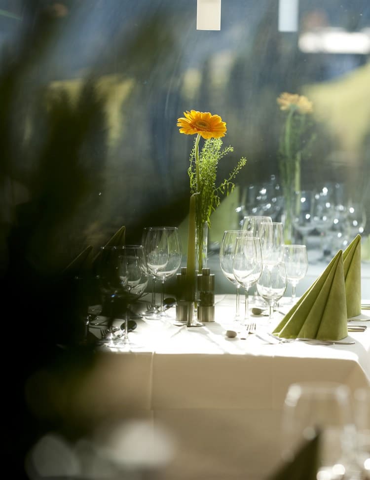 Tisch im Restaurant  © Roland Wimmer