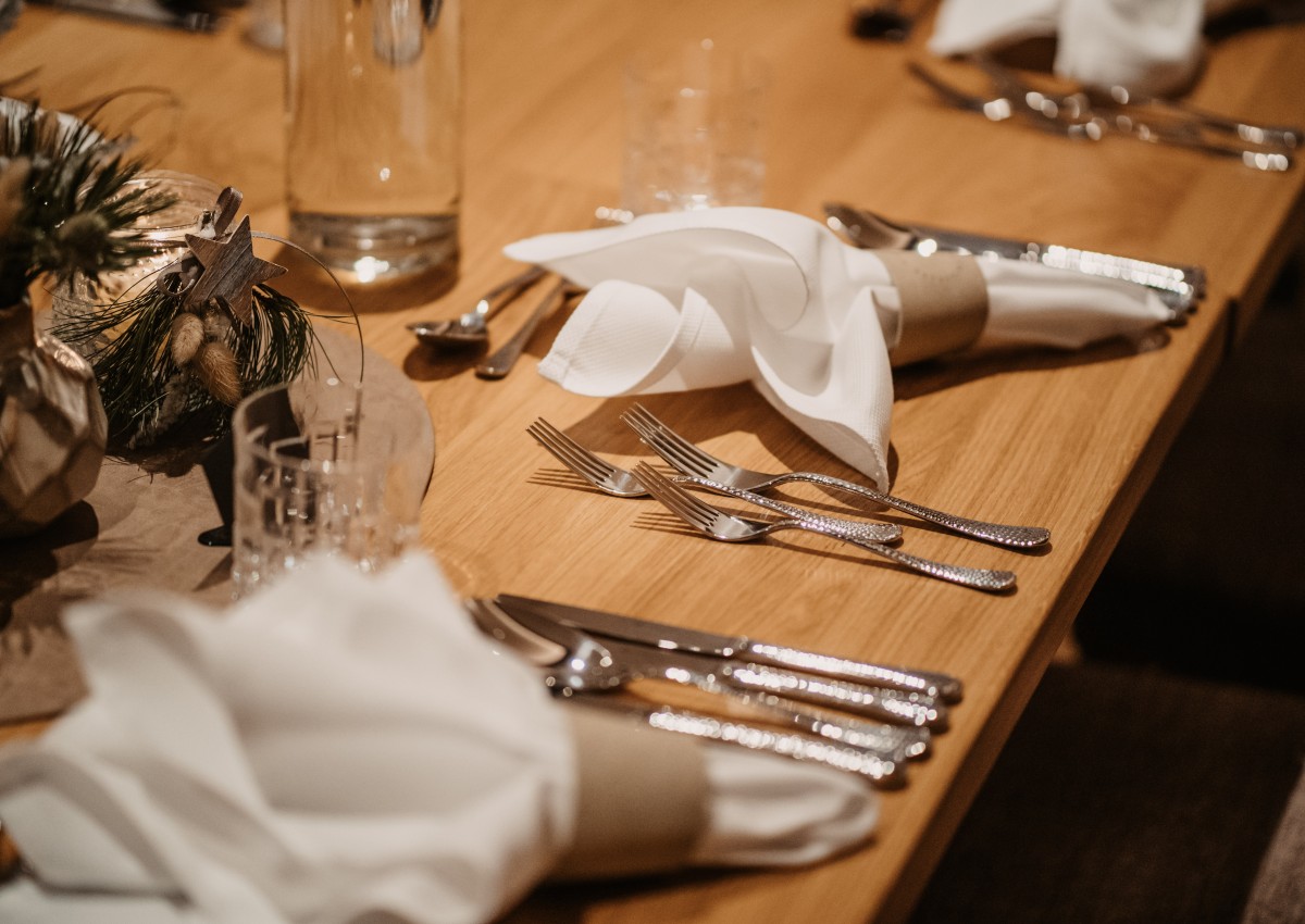 Gedeckter Tisch in der Weinstube &copy; Selina Flasch Photography