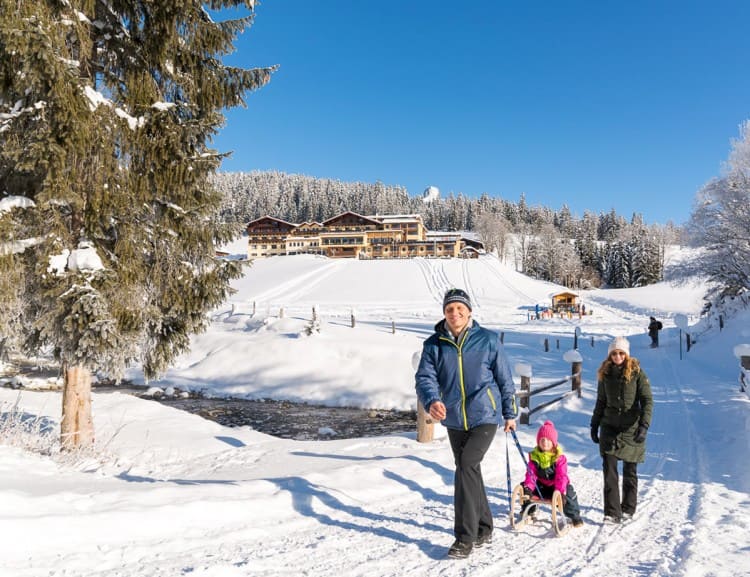 Rodeln am Haus © Klaus Bauer
