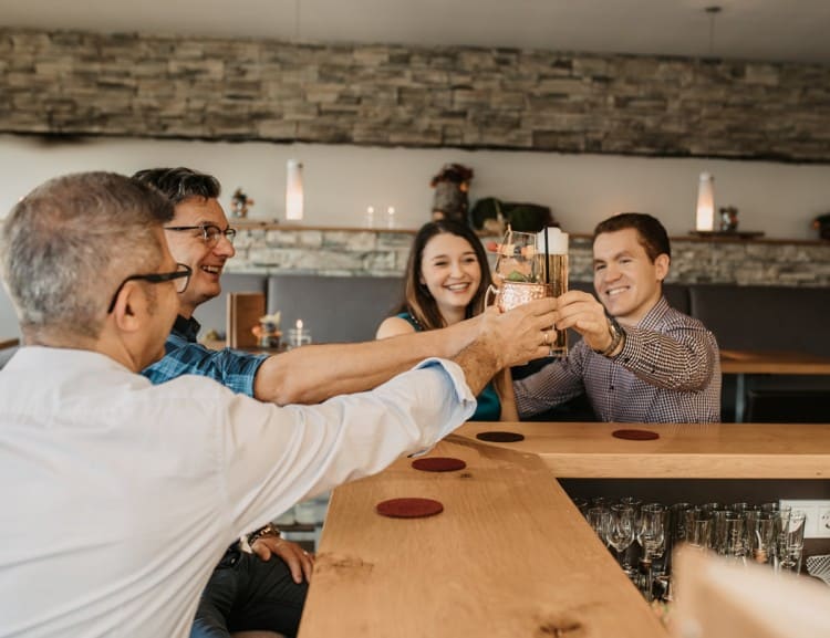 End the evening at the bar © Selina Flasch Photography