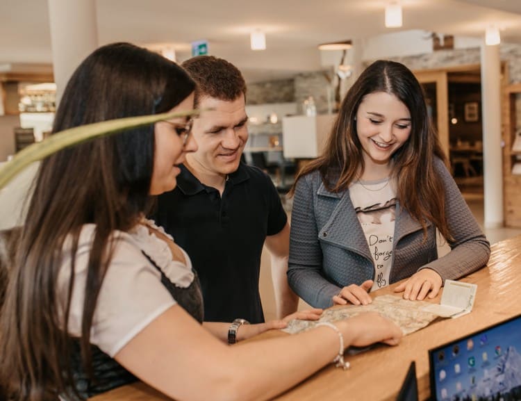  Alexandra helps guests at the front desk © Selina Flasch Photography