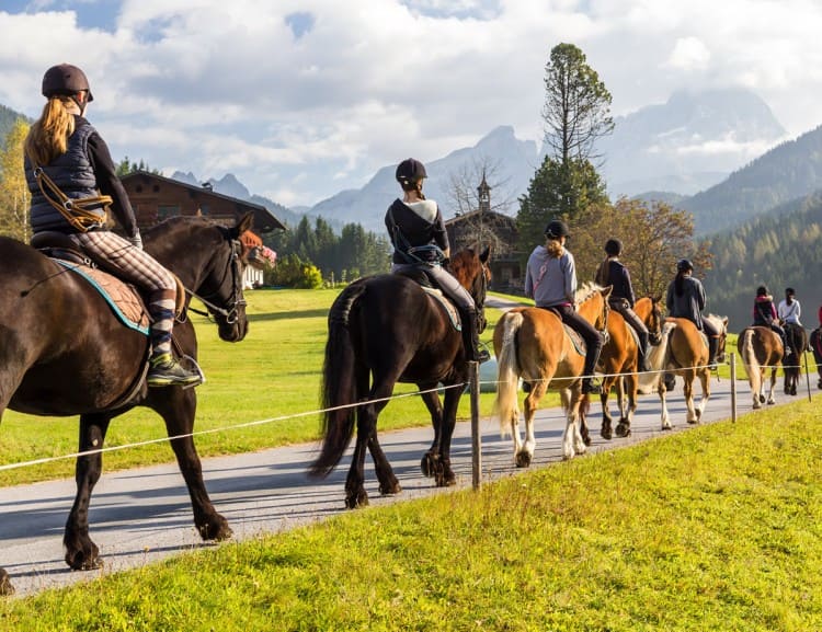 Horse riding at the Neubergerhof © Coen Weesjes