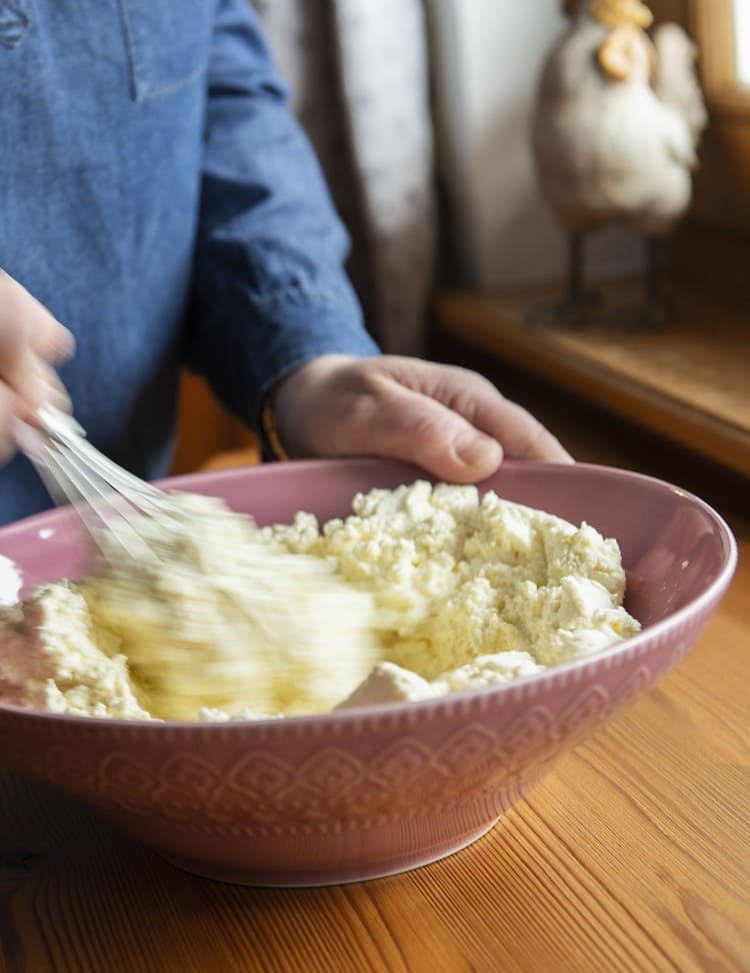  Fresh curd cheese from the Wolflehenbauer in Neuberg © G.A.-Service