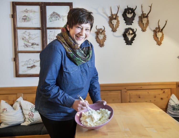  Sylvia Vierthaler takes care of the production of curd cheese and yoghurt. © G.A.-Service