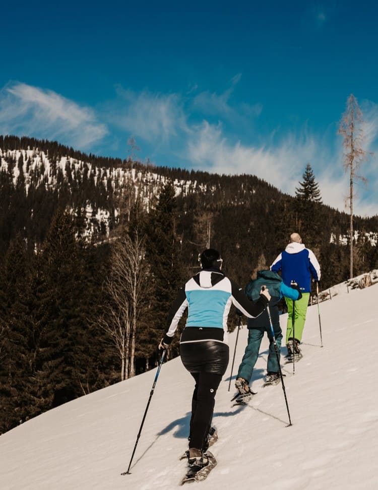 Snowshoeing © Selina Flasch Photography