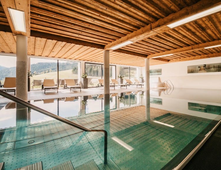  The indoor swimming pool in the 4-star hotel © Selina Flasch Photography