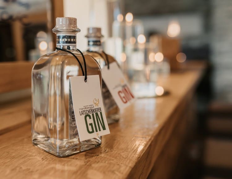  Would you like a gin and tonic? © Selina Flasch Photography