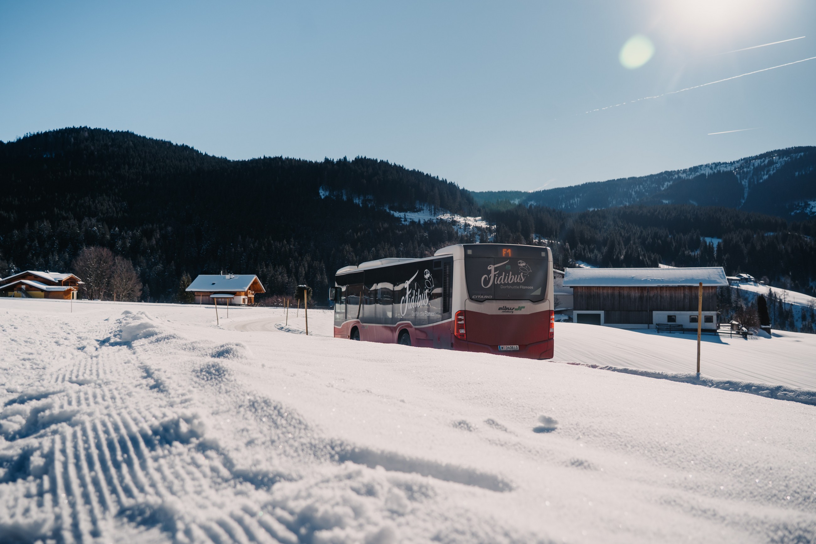 Der Skibus bringt Sie zu perfekt präparierten Pisten. © Selina Flasch Photography