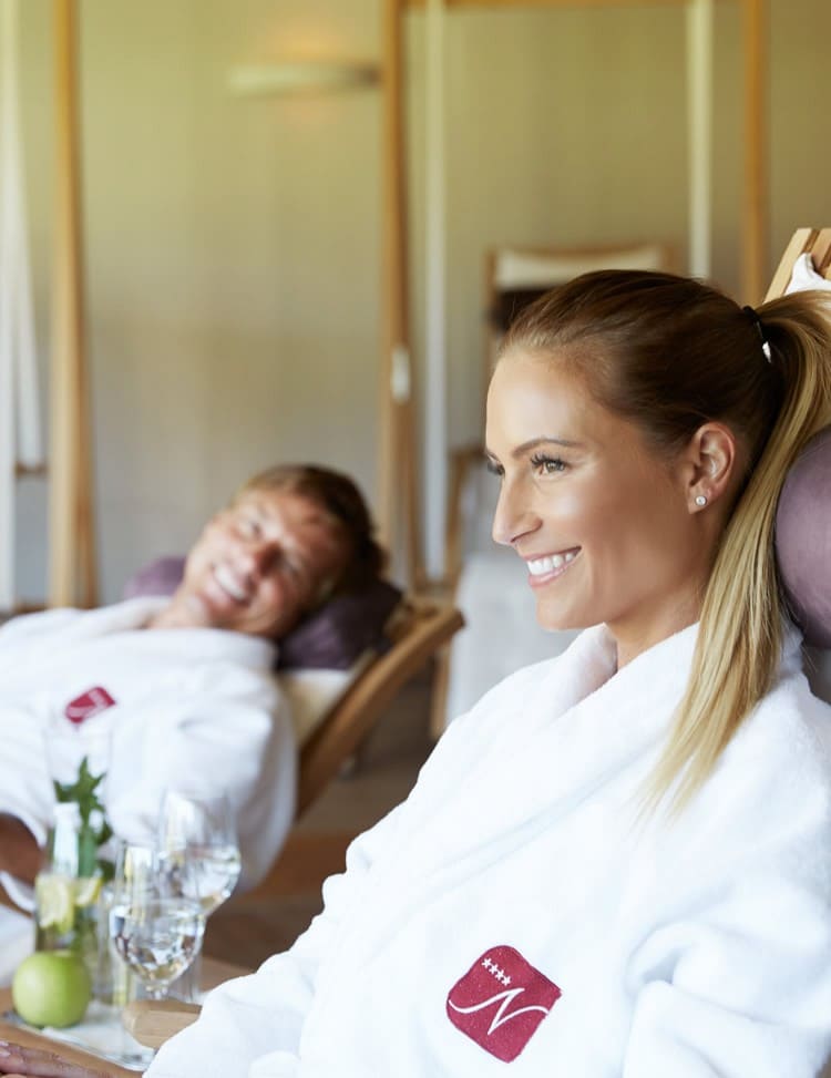 Couple in the relaxation room of our wellness area