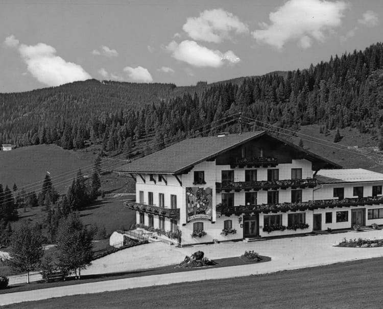 Der Mitteltrakt entstand 1973